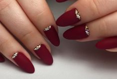 Enchanting Burgundy Nail Ideas to Fall in Love With